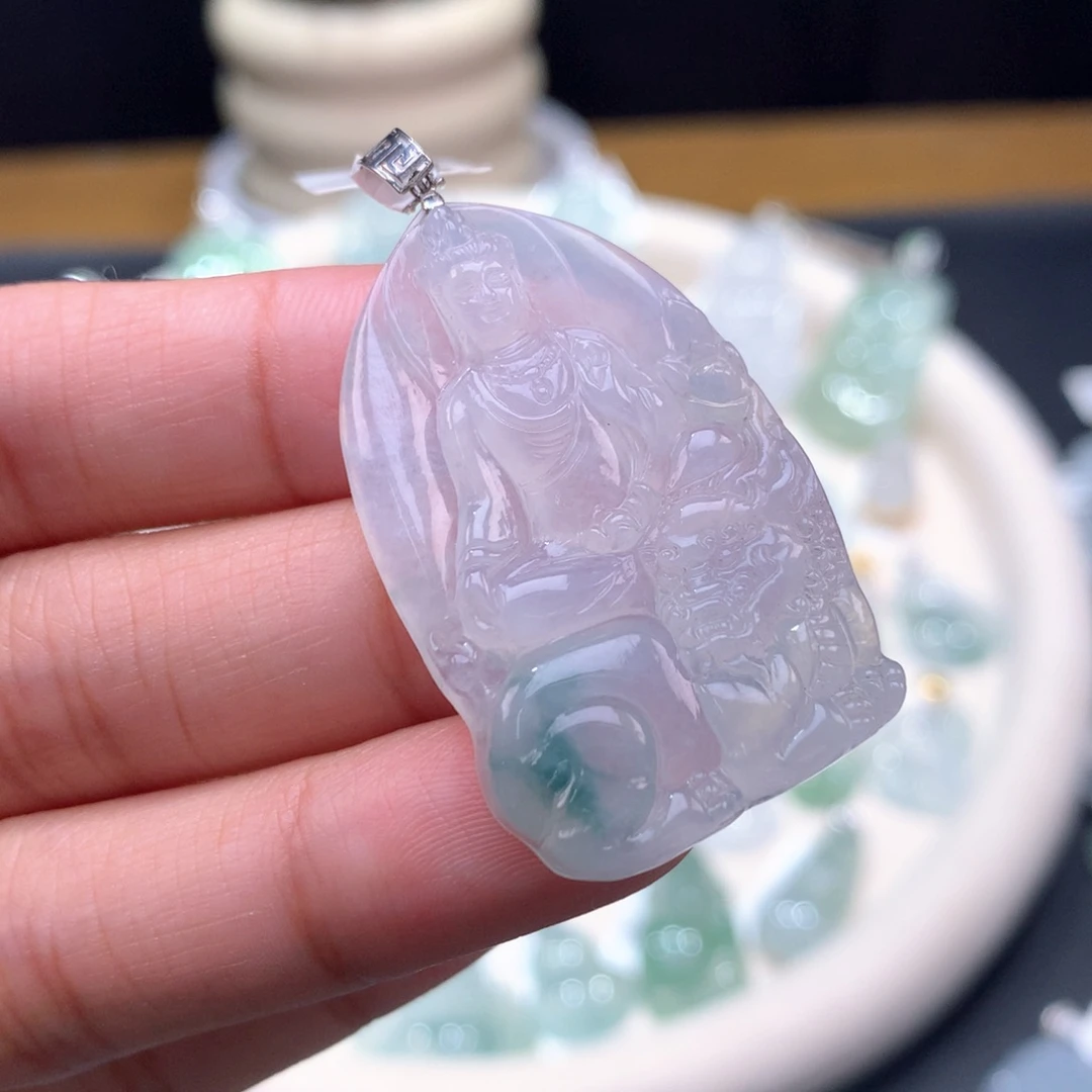 颈饰18K金镶嵌翡翠观音