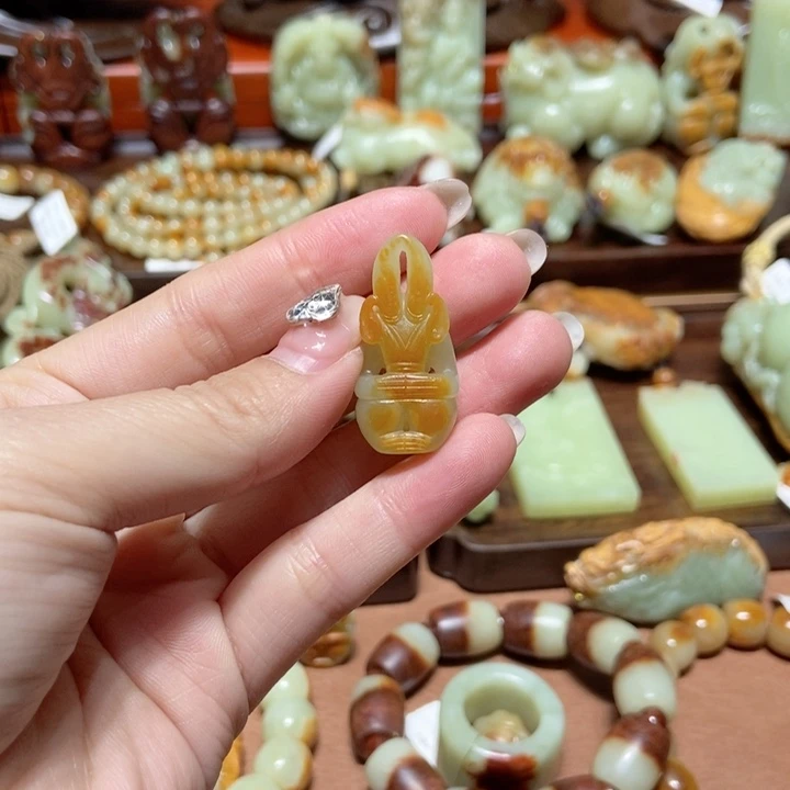 岫岩河磨玉（透闪石质玉）挂件未镶嵌