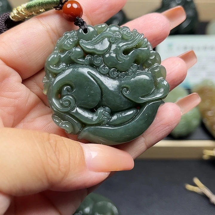 颈饰未镶嵌和田玉