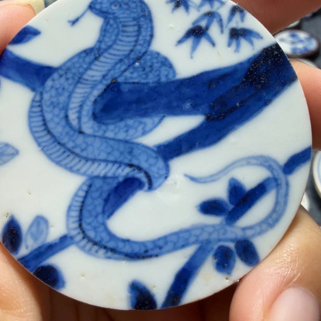 摆件青花瓷片一个