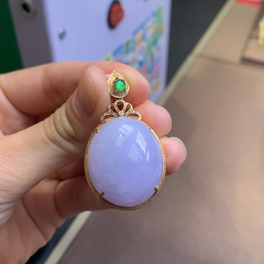 翡翠18K金镶嵌颈饰翡翠