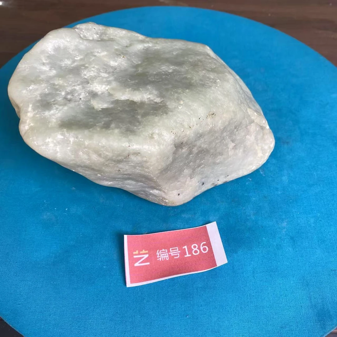 现货新疆玉料原石发一件编号186