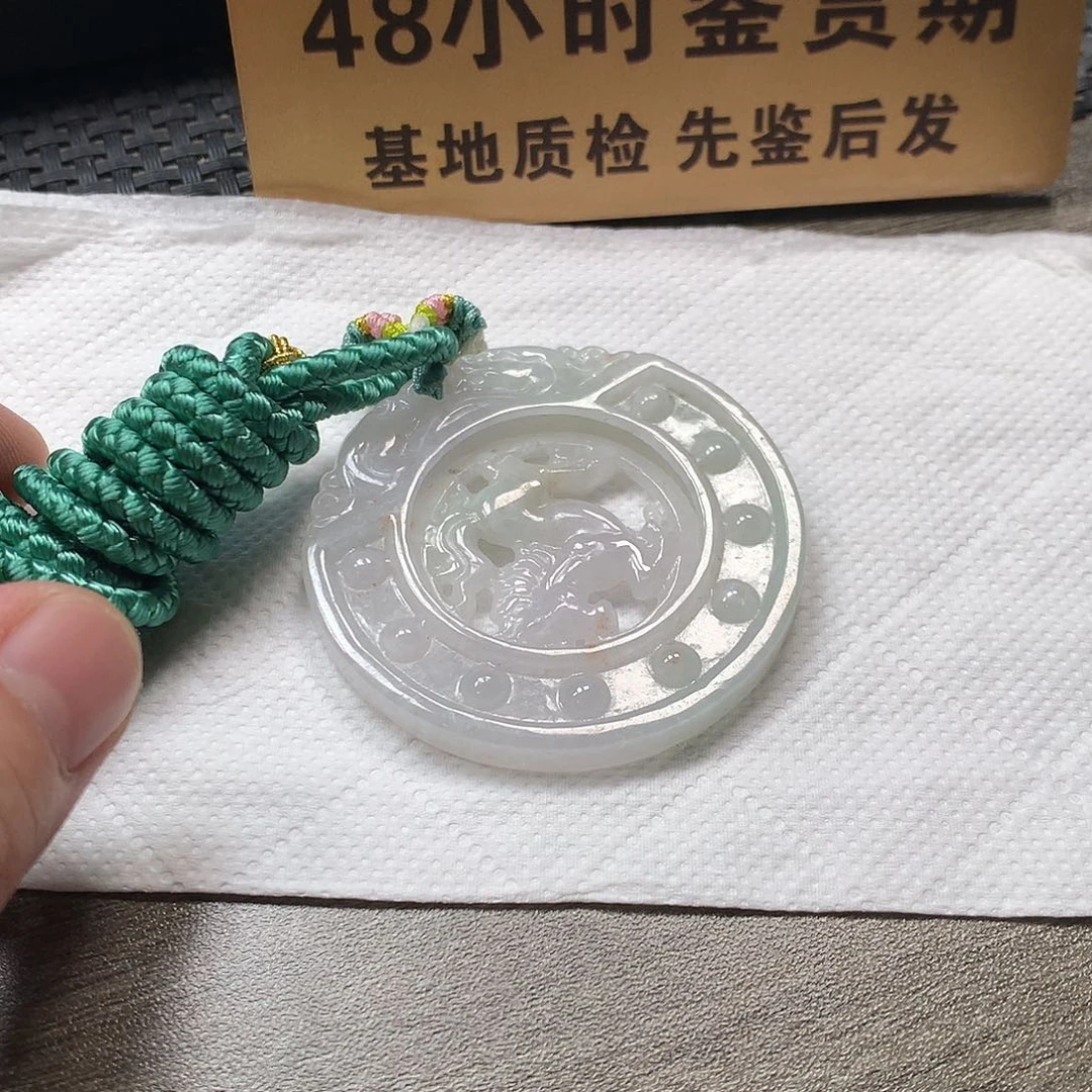 颈饰未镶嵌翡翠马