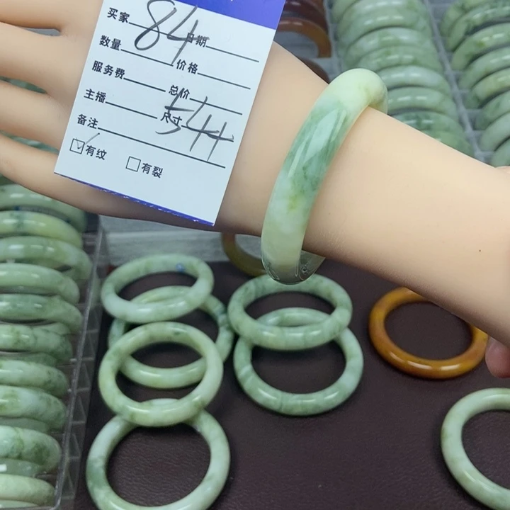 蛇纹石玉手镯未镶嵌
