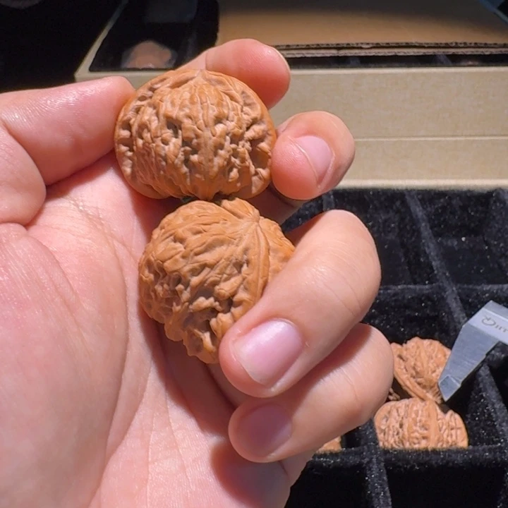 书***砖文玩核桃吊坠白狮子