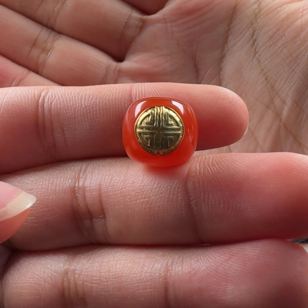 南红玛瑙18K金镶嵌老型13.8*12.6mm