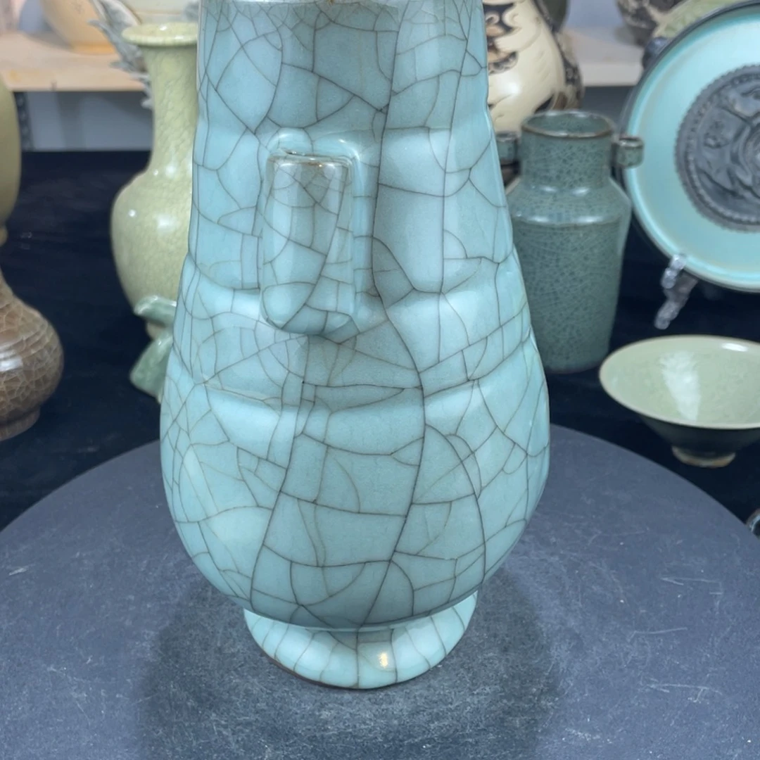 摆件瓷器官窑贯耳瓶