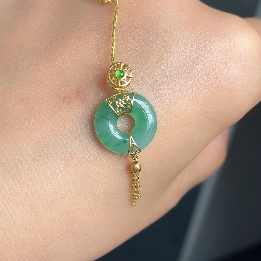 翡翠18K金镶嵌颈饰