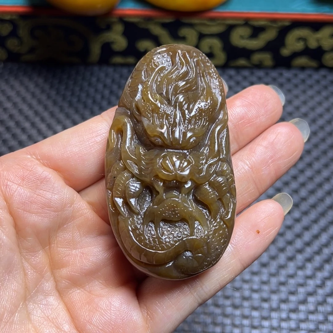 和田玉未镶嵌把件