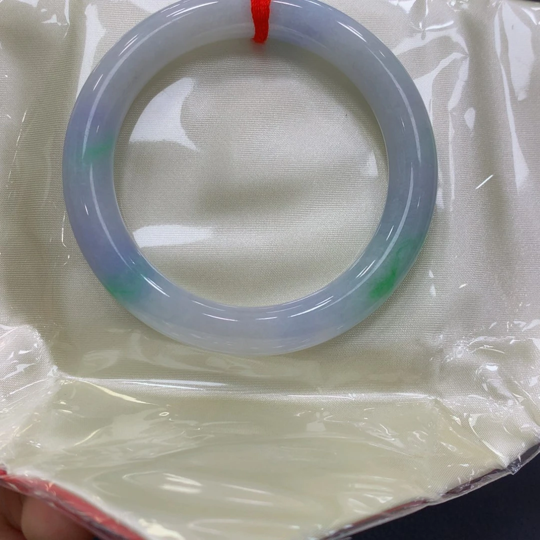 翡翠手镯未镶嵌翡翠