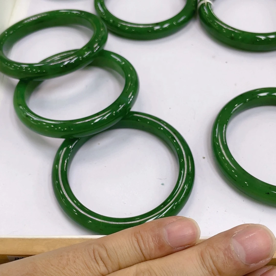 和田玉（碧玉）手镯未镶嵌多样发发一件