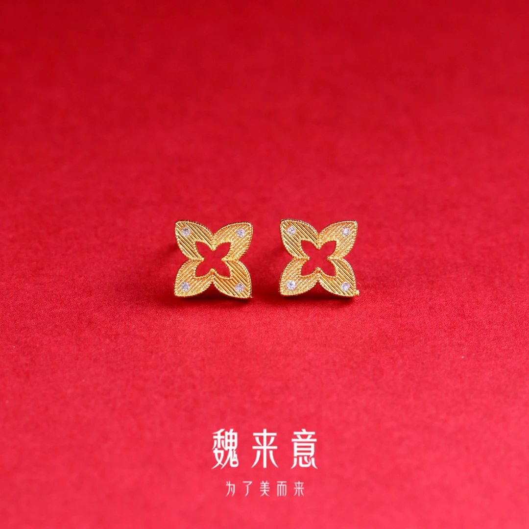 【魏来意】镀K金 镂空四叶草耳钉-10*2mm