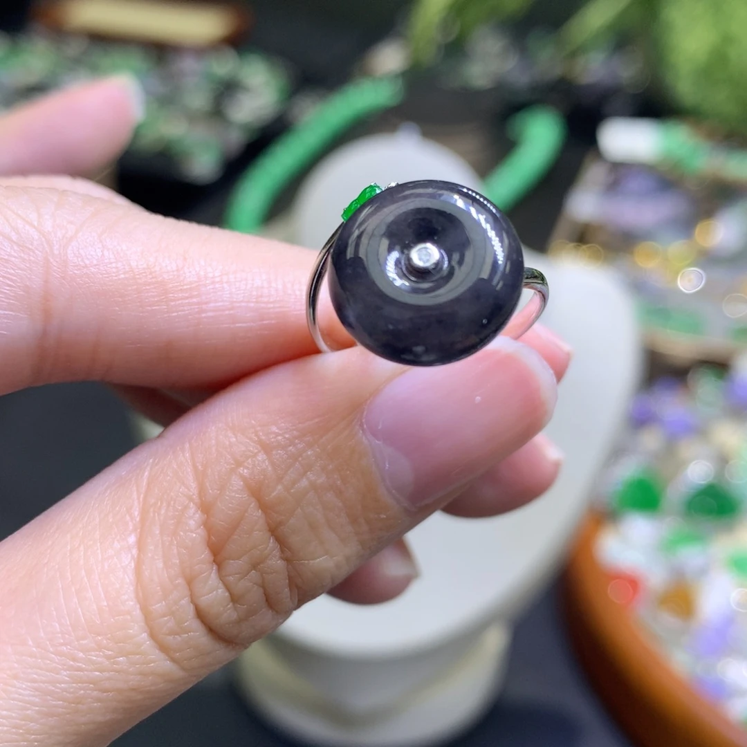 颈饰18K金镶嵌翡翠