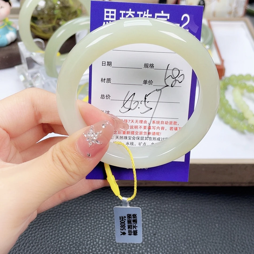 和田玉未镶嵌手镯