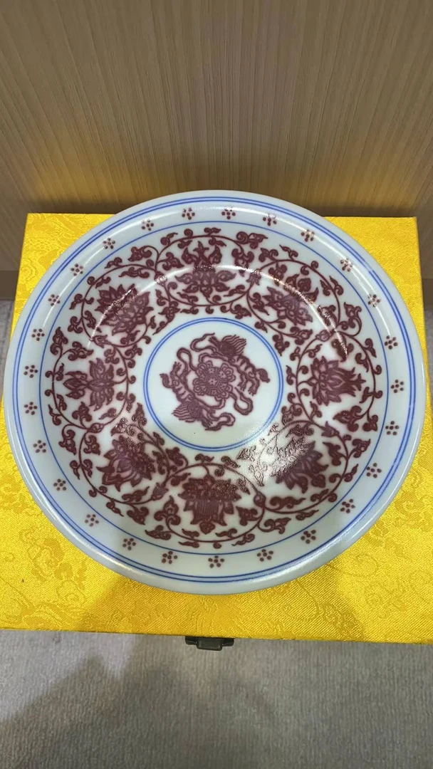 景德镇陶瓷釉里红花纹赏盘