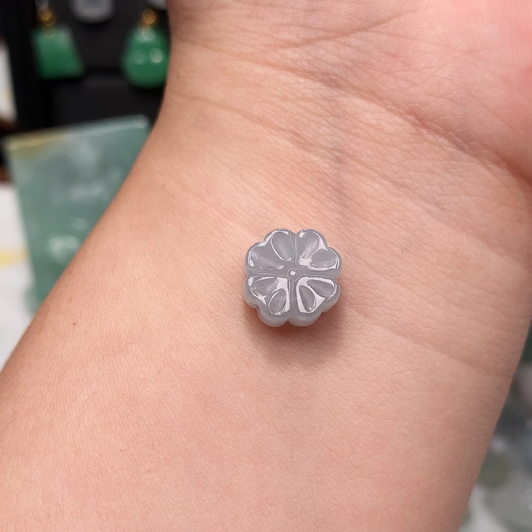 翡翠未镶嵌颈饰四叶草