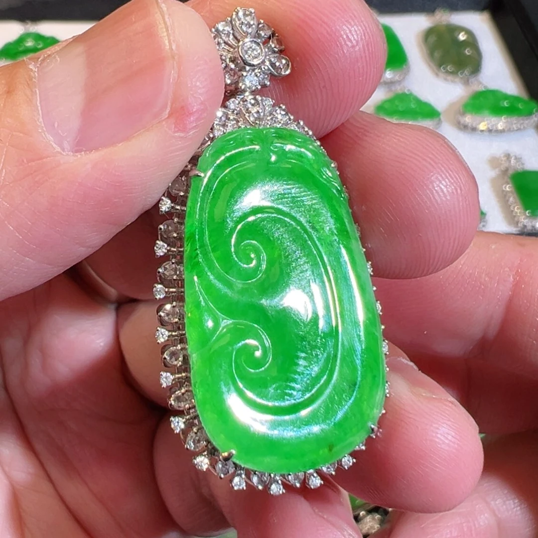 【闪购商品】翡翠吊坠(不含链)18K金镶嵌