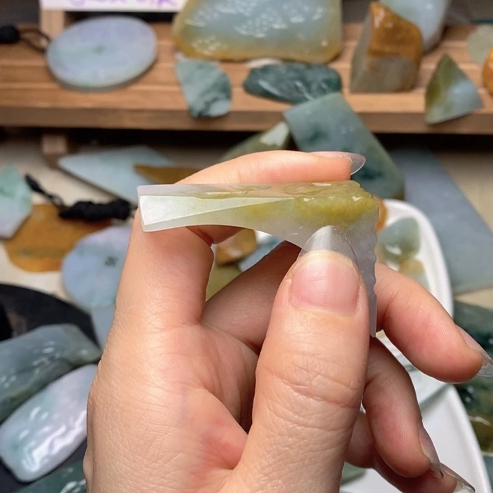 翡翠未镶嵌颈饰99