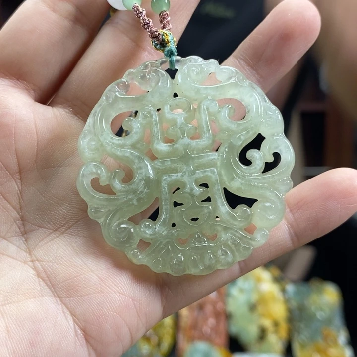 未镶嵌蛇纹石玉颈饰