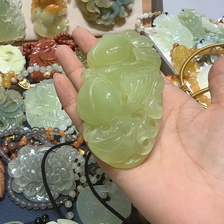 蛇纹石玉吊坠未镶嵌东**程