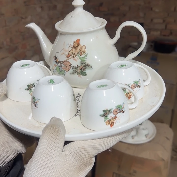 库存微瑕多空茶壶一套