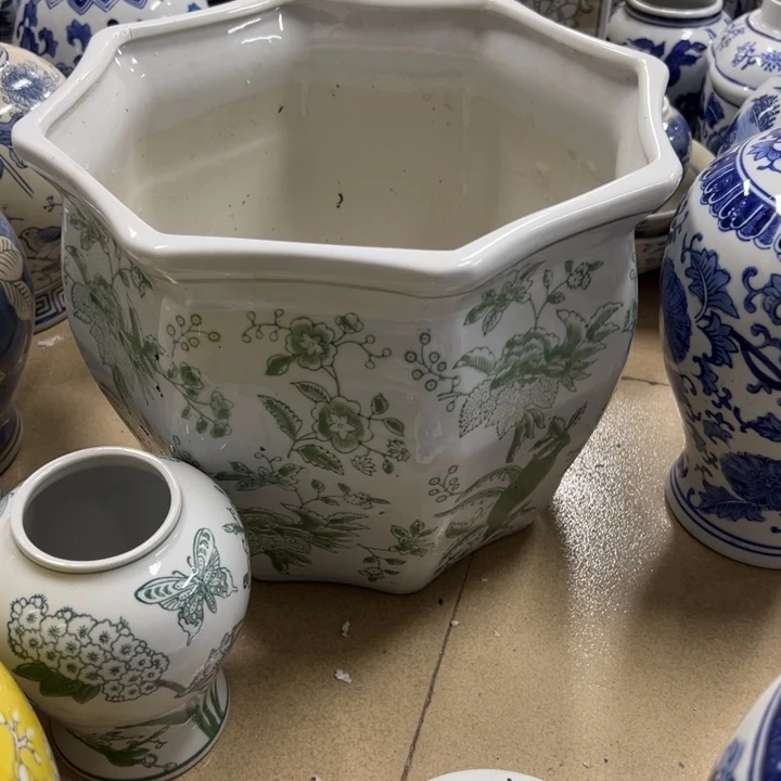 瓷片微瑕陶瓶。。。。。。。。。。。。。。。