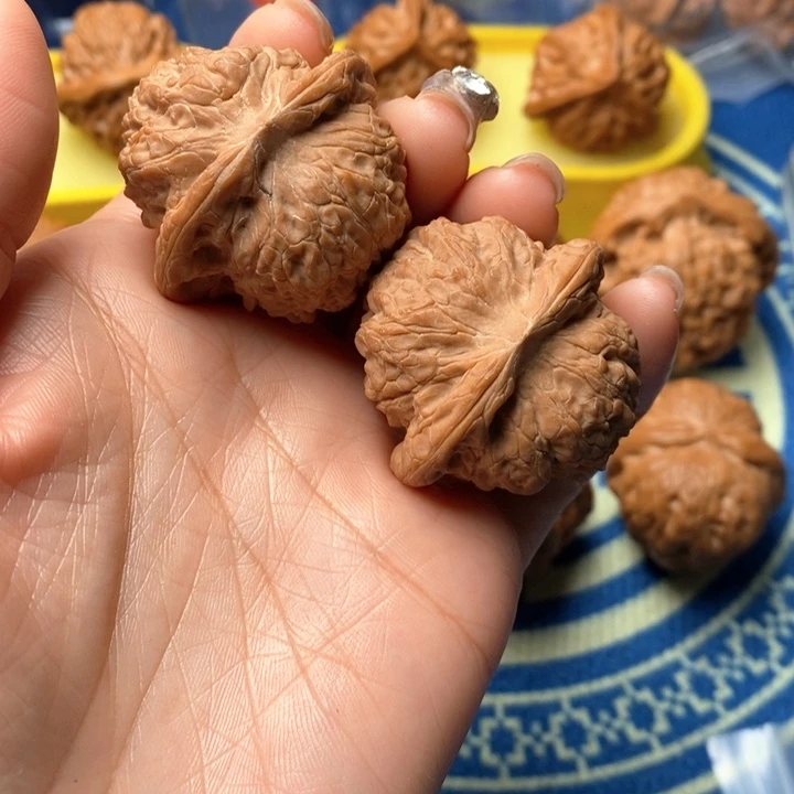 吊坠桃核血麒麟40核桃