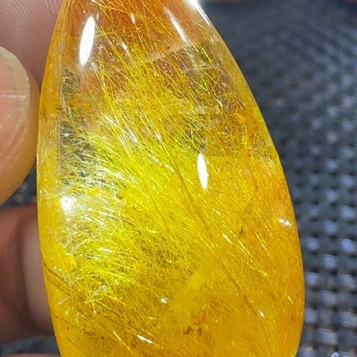水晶吊坠(不含链)未镶嵌?