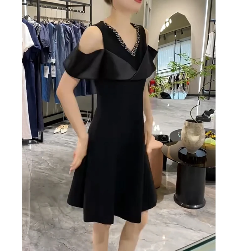 连衣裙2025夏季新款时尚性感露肩订珠V领显瘦裙子