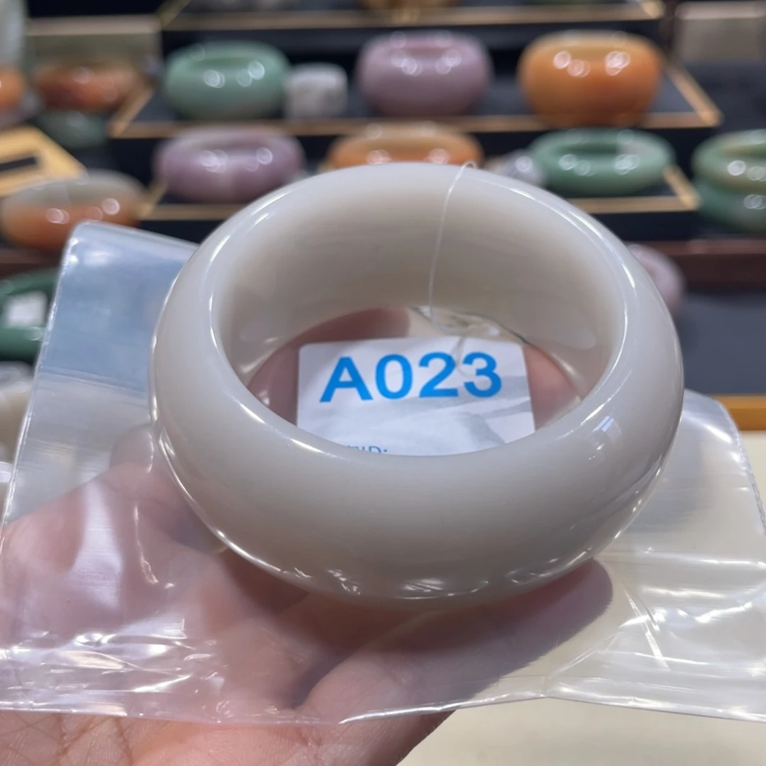 未镶嵌手镯石英岩玉拔****天