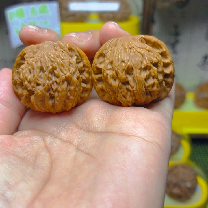 文玩核桃吊坠狮虎兽