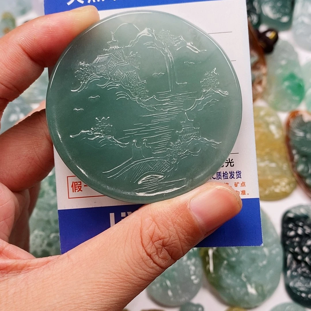 翡翠未镶嵌颈饰山水