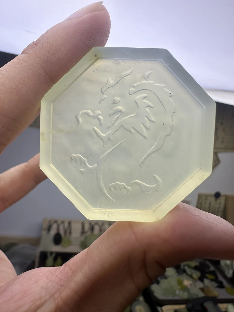 岫玉雕刻，十二生肖龙符石