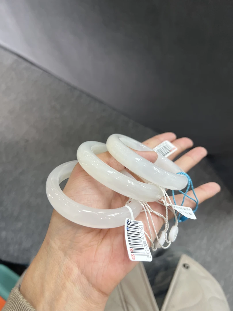 天然和田玉手镯多样性发其一w1