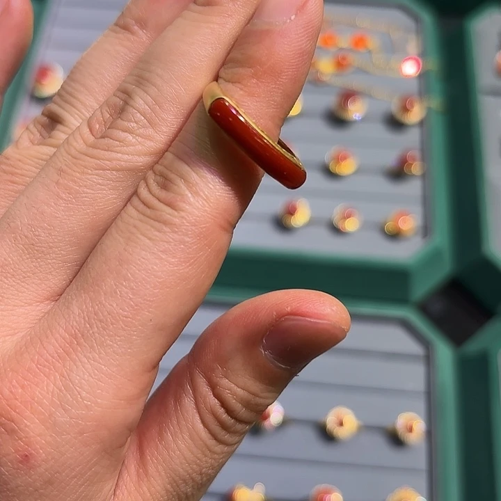 p***g南红玛瑙18K金镶嵌戒指