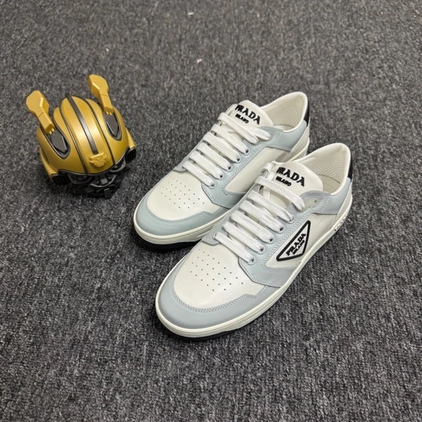 未使用 Prada/普拉达 /39码/District/白灰三角标板鞋/公价8600