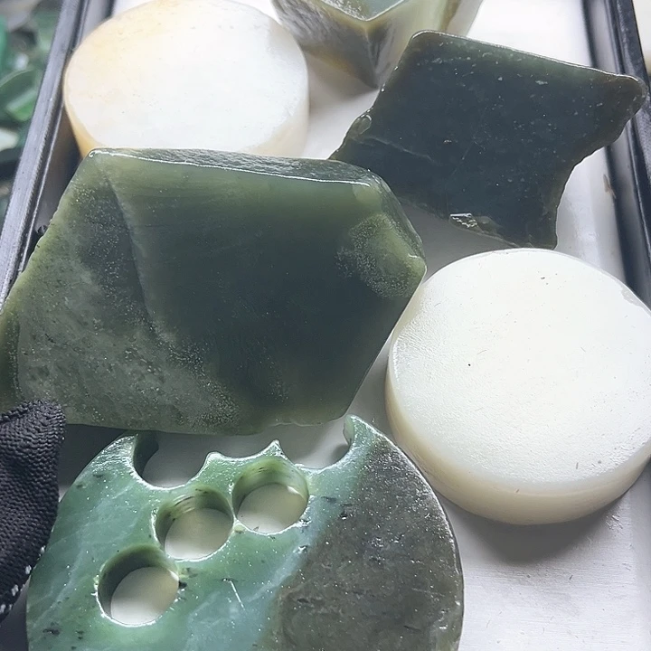 和田玉（糖玉）和田玉边角料9K金镶嵌Z***7