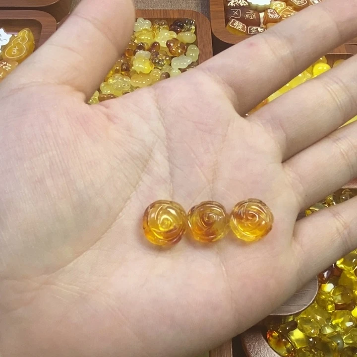 琥珀未镶嵌珠宝奇石玫瑰花