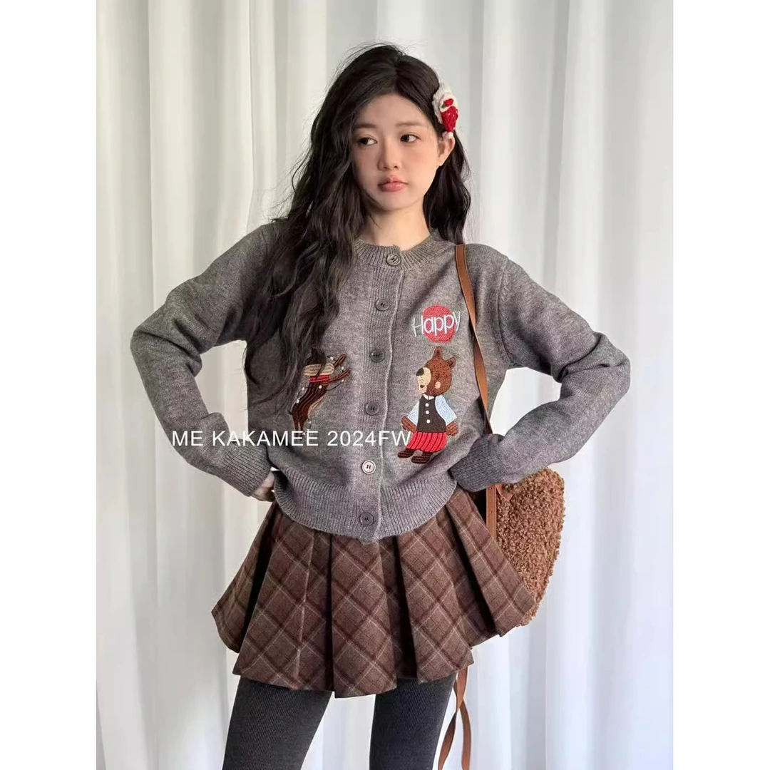 KAKAMEE冬季新款趣味小熊刺绣软糯修身显瘦毛衣针织衫开衫保暖女