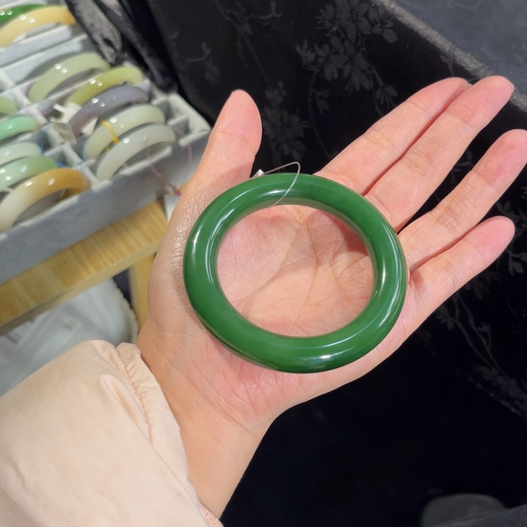 和田玉未镶嵌手镯  「俄碧 辣菠菜绿胖圆」