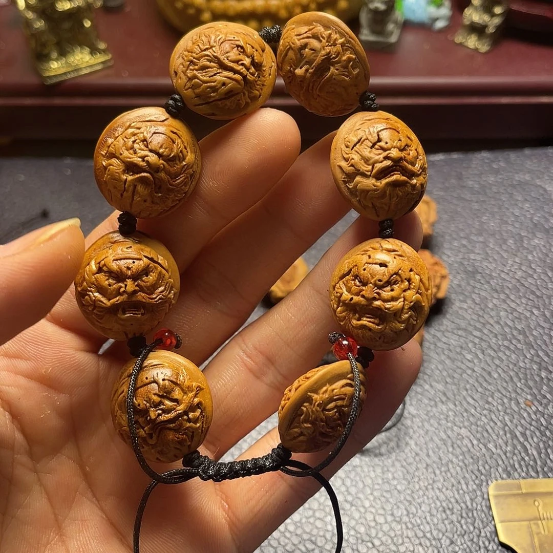 大桃核雕刻瑕疵钟馗头