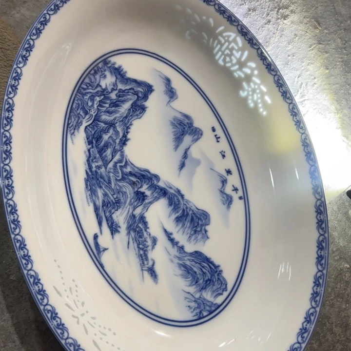 陶瓷青花12寸雕刻福字鱼盘千里江山