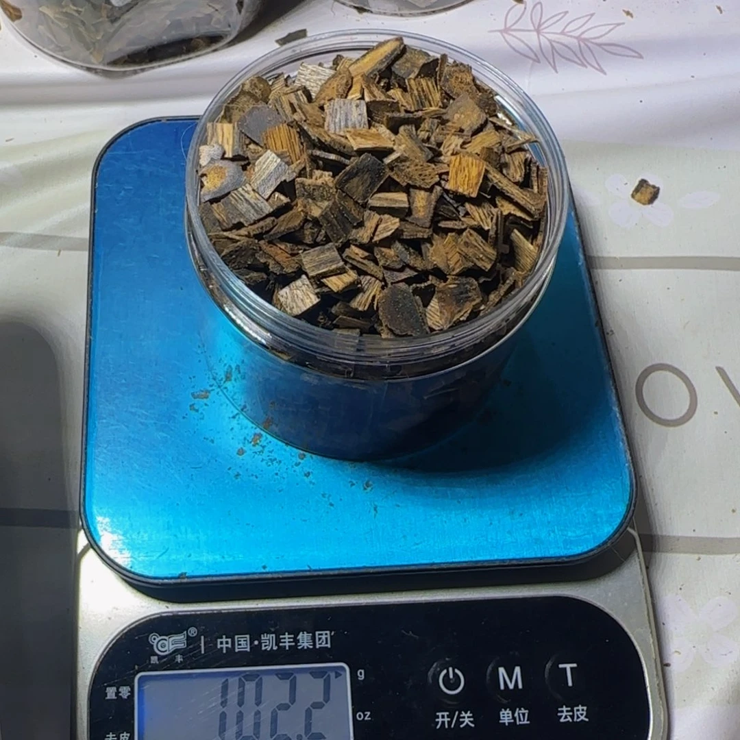 沉香沉香碎屑陆河料102克