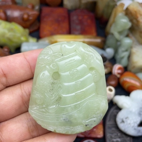 蛇纹石玉未镶嵌颈饰100