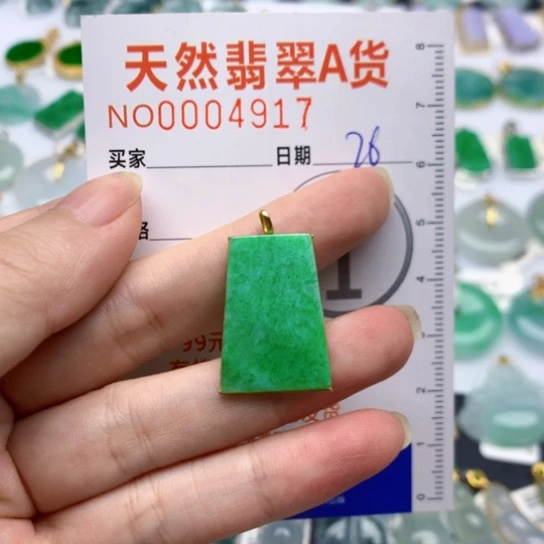 翡翠18K金镶嵌颈饰平安无事牌18k金