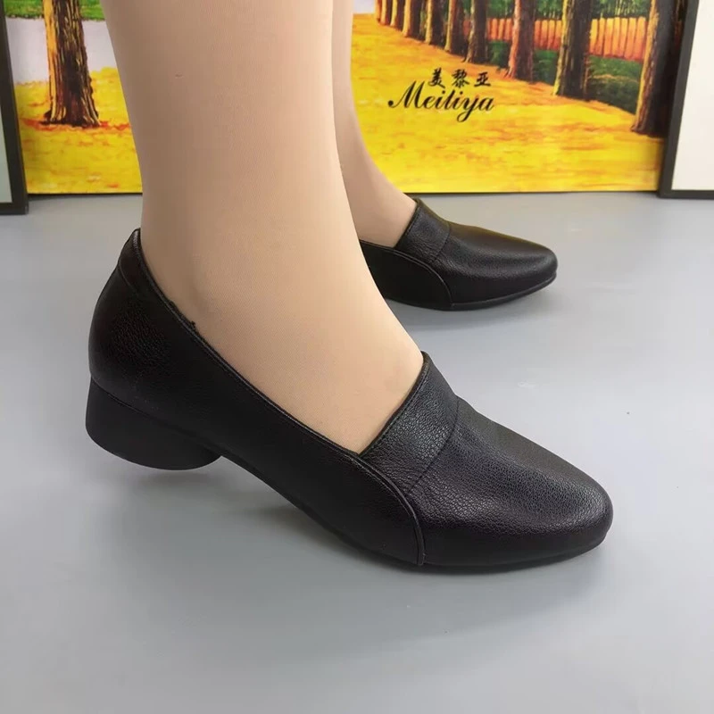 2025新款休闲风尖头低跟单鞋舒适女鞋平底软面中老年妈妈休闲时尚