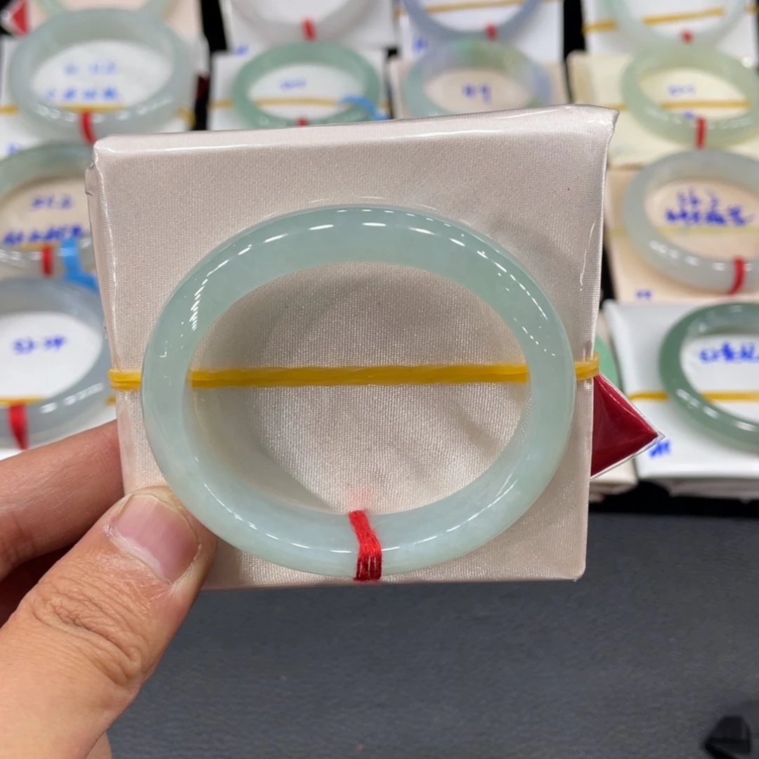 翡翠手镯未镶嵌天然翡翠