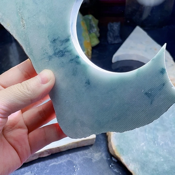 翡翠未镶嵌颈饰毛料1