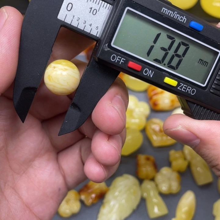 未镶嵌蜜蜡珠宝奇石