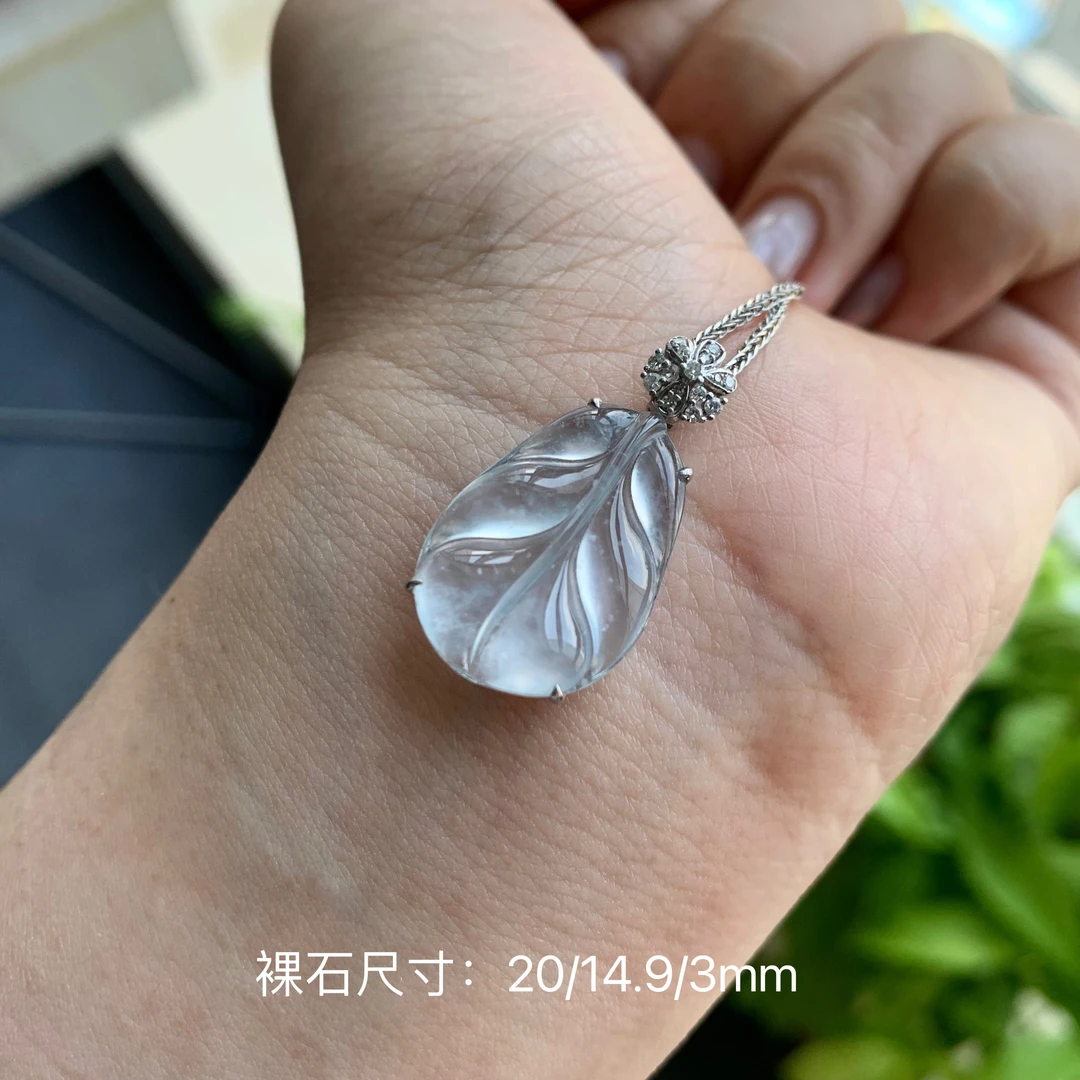 翡翠颈饰18k金镶嵌高冰玻起强光底子干净细腻翡翠雪花棉金枝玉叶